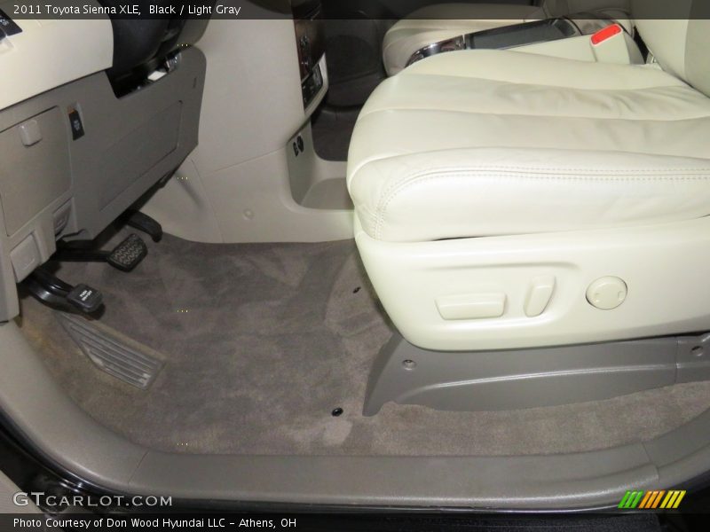Black / Light Gray 2011 Toyota Sienna XLE