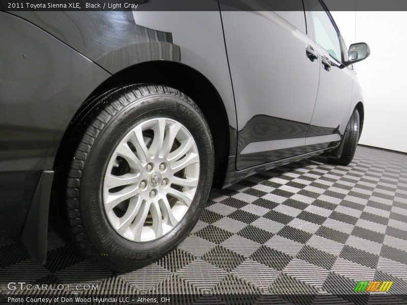 Black / Light Gray 2011 Toyota Sienna XLE