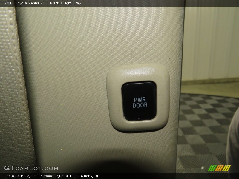 Black / Light Gray 2011 Toyota Sienna XLE
