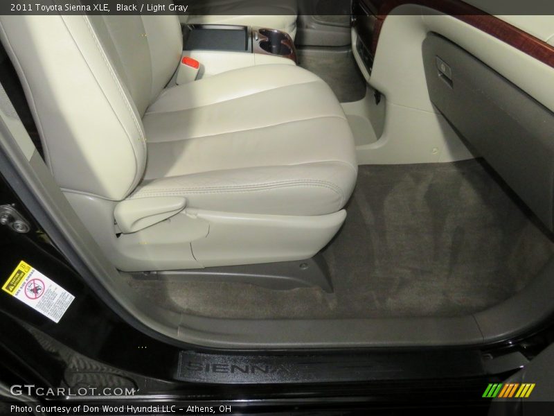 Black / Light Gray 2011 Toyota Sienna XLE