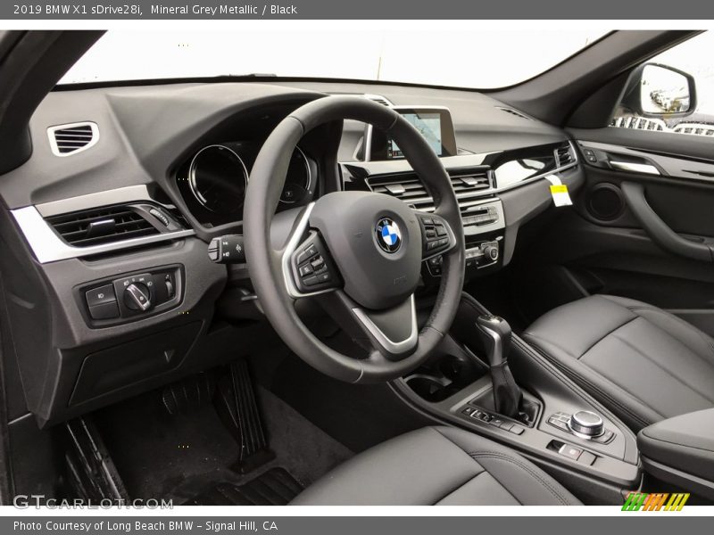 Mineral Grey Metallic / Black 2019 BMW X1 sDrive28i