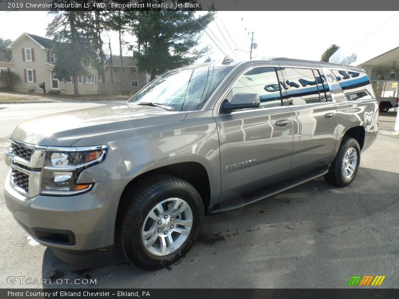 Pepperdust Metallic / Jet Black 2019 Chevrolet Suburban LS 4WD