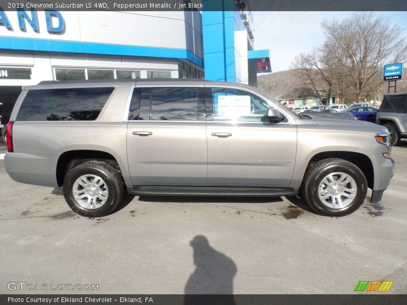 Pepperdust Metallic / Jet Black 2019 Chevrolet Suburban LS 4WD