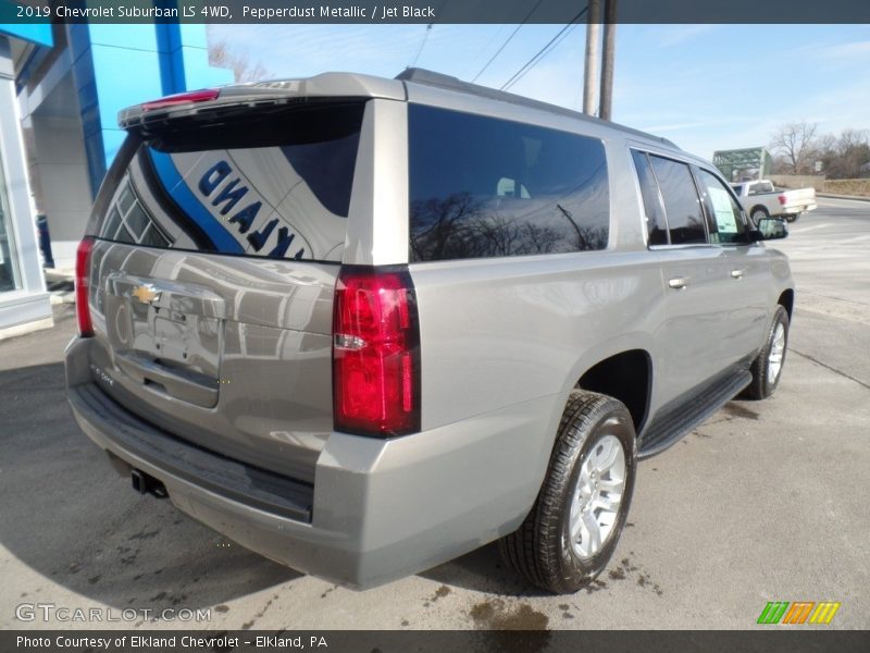Pepperdust Metallic / Jet Black 2019 Chevrolet Suburban LS 4WD