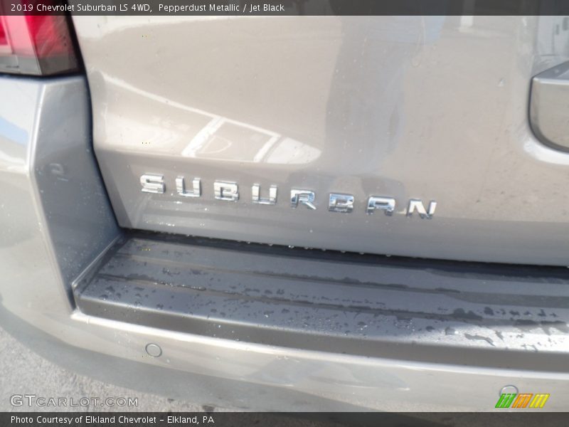 Pepperdust Metallic / Jet Black 2019 Chevrolet Suburban LS 4WD