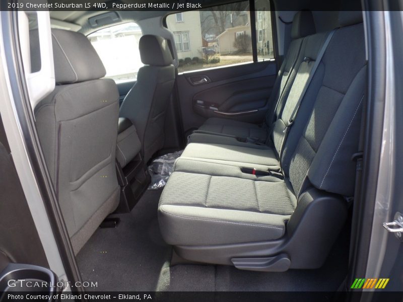 Pepperdust Metallic / Jet Black 2019 Chevrolet Suburban LS 4WD