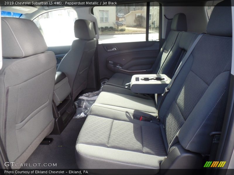 Pepperdust Metallic / Jet Black 2019 Chevrolet Suburban LS 4WD
