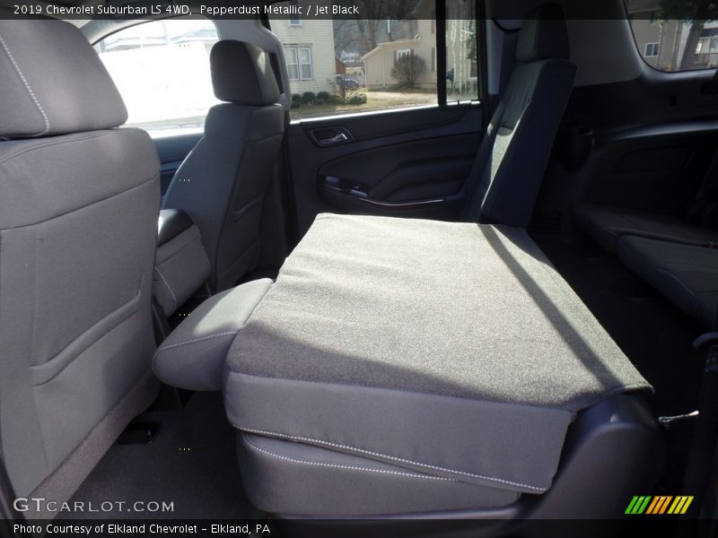 Pepperdust Metallic / Jet Black 2019 Chevrolet Suburban LS 4WD