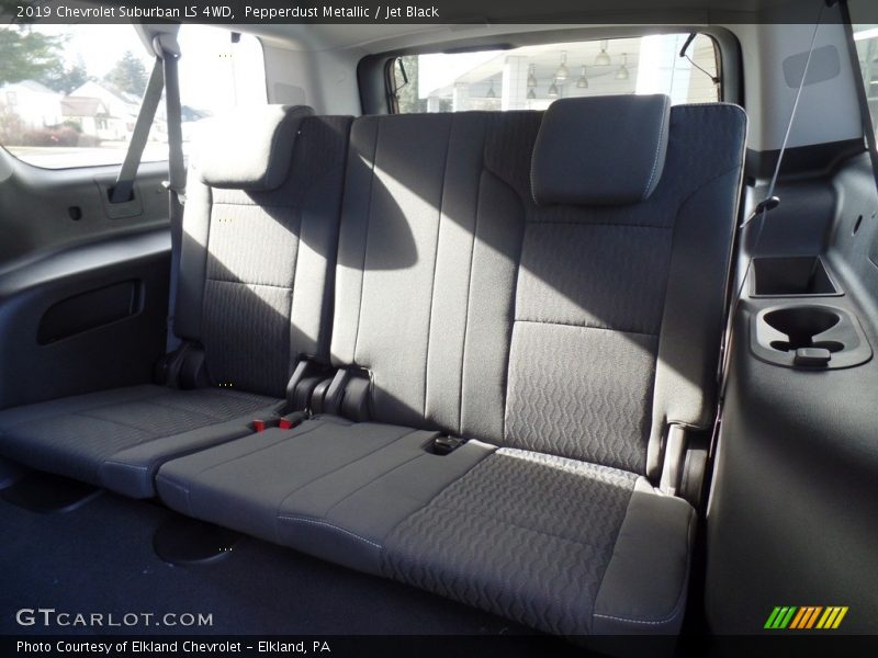 Pepperdust Metallic / Jet Black 2019 Chevrolet Suburban LS 4WD