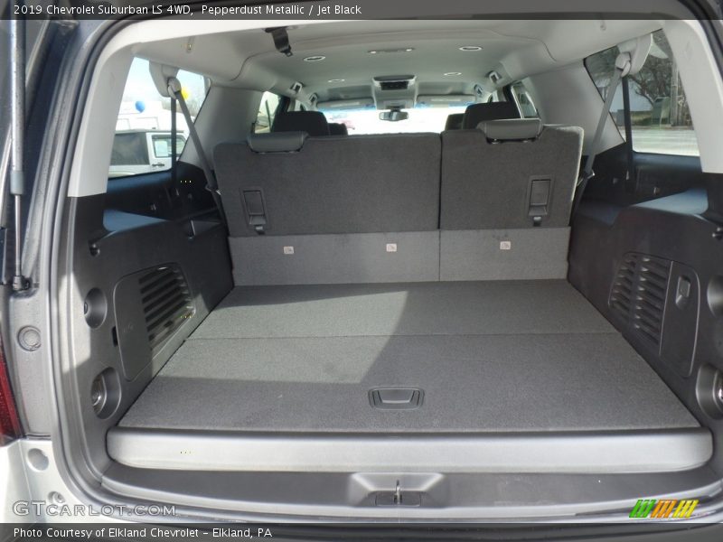 Pepperdust Metallic / Jet Black 2019 Chevrolet Suburban LS 4WD