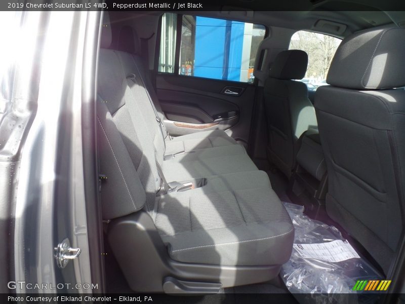 Pepperdust Metallic / Jet Black 2019 Chevrolet Suburban LS 4WD