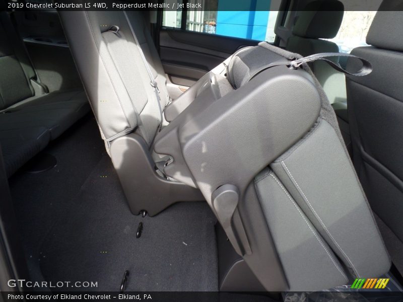 Pepperdust Metallic / Jet Black 2019 Chevrolet Suburban LS 4WD