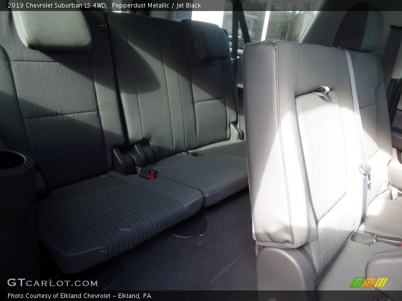 Pepperdust Metallic / Jet Black 2019 Chevrolet Suburban LS 4WD