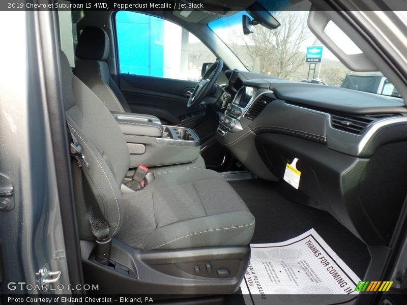 Pepperdust Metallic / Jet Black 2019 Chevrolet Suburban LS 4WD