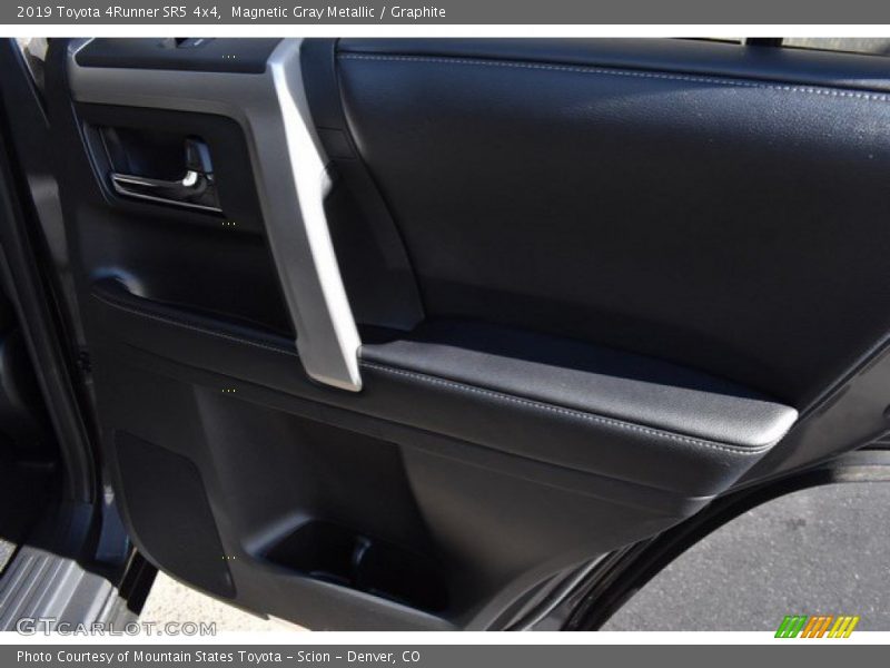 Magnetic Gray Metallic / Graphite 2019 Toyota 4Runner SR5 4x4