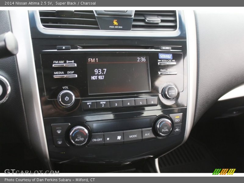 Super Black / Charcoal 2014 Nissan Altima 2.5 SV