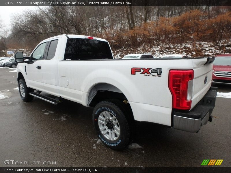 Oxford White / Earth Gray 2019 Ford F250 Super Duty XLT SuperCab 4x4