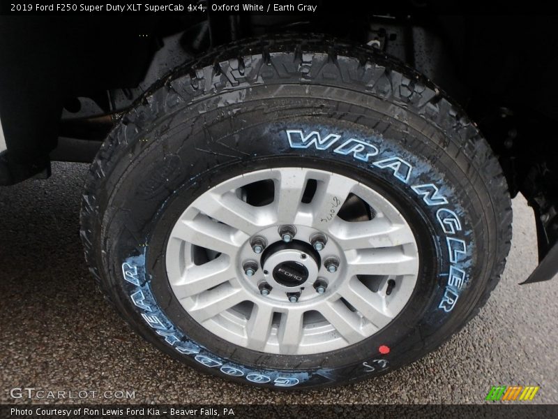 Oxford White / Earth Gray 2019 Ford F250 Super Duty XLT SuperCab 4x4