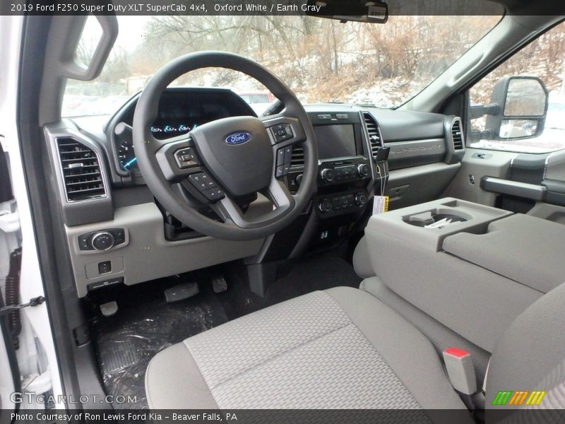 Oxford White / Earth Gray 2019 Ford F250 Super Duty XLT SuperCab 4x4