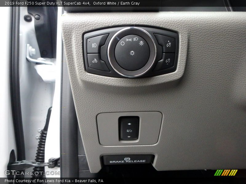 Oxford White / Earth Gray 2019 Ford F250 Super Duty XLT SuperCab 4x4