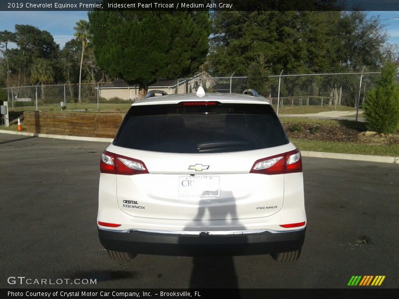 Iridescent Pearl Tricoat / Medium Ash Gray 2019 Chevrolet Equinox Premier