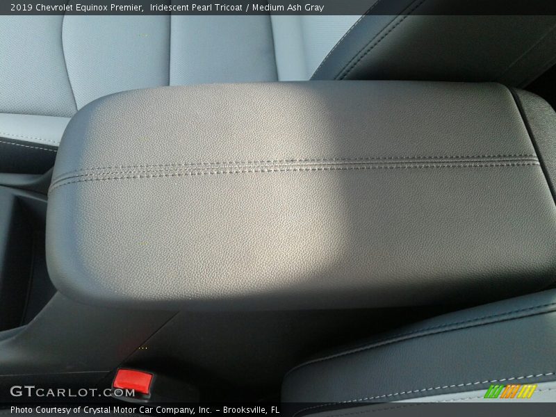 Iridescent Pearl Tricoat / Medium Ash Gray 2019 Chevrolet Equinox Premier
