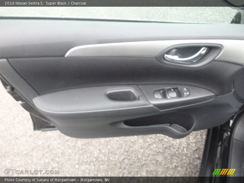 Super Black / Charcoal 2019 Nissan Sentra S