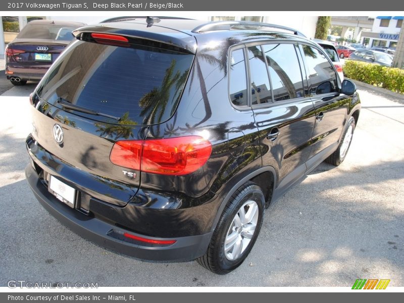 Deep Black Pearl / Beige/Black 2017 Volkswagen Tiguan S