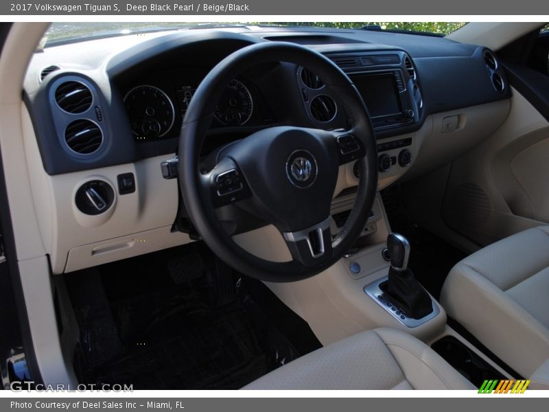 Deep Black Pearl / Beige/Black 2017 Volkswagen Tiguan S