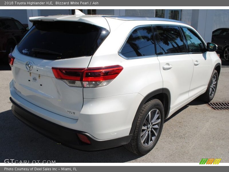 Blizzard White Pearl / Ash 2018 Toyota Highlander XLE