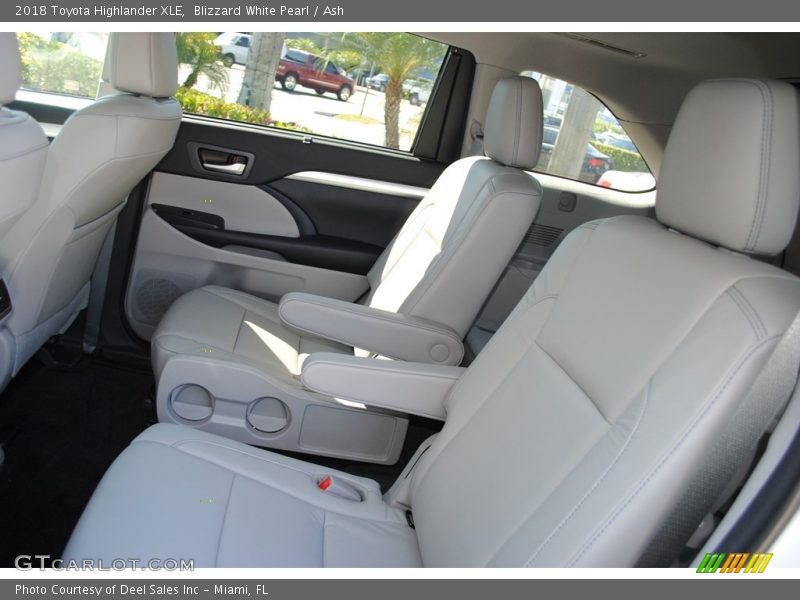 Blizzard White Pearl / Ash 2018 Toyota Highlander XLE