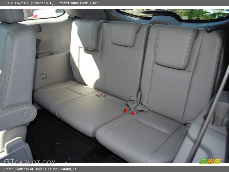 Blizzard White Pearl / Ash 2018 Toyota Highlander XLE