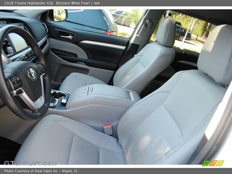 Blizzard White Pearl / Ash 2018 Toyota Highlander XLE