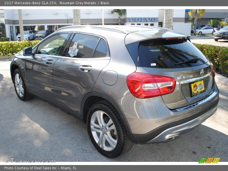 Mountain Grey Metallic / Black 2017 Mercedes-Benz GLA 250