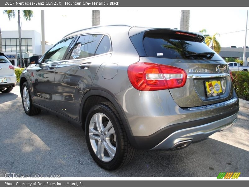 Mountain Grey Metallic / Black 2017 Mercedes-Benz GLA 250