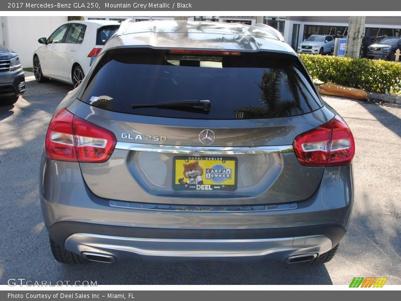 Mountain Grey Metallic / Black 2017 Mercedes-Benz GLA 250