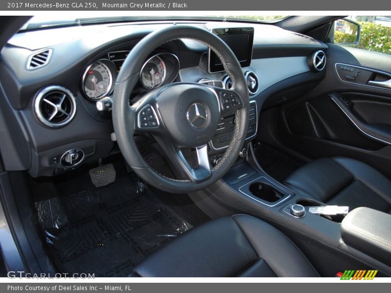 Mountain Grey Metallic / Black 2017 Mercedes-Benz GLA 250