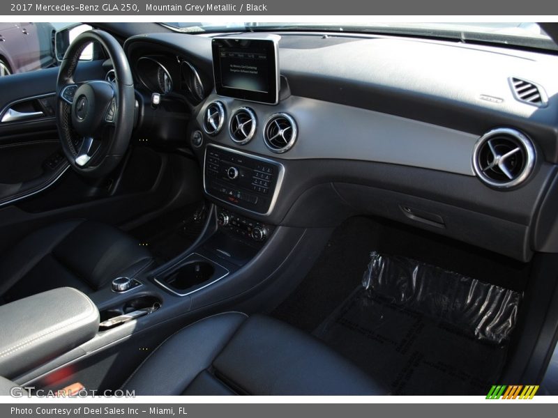 Mountain Grey Metallic / Black 2017 Mercedes-Benz GLA 250