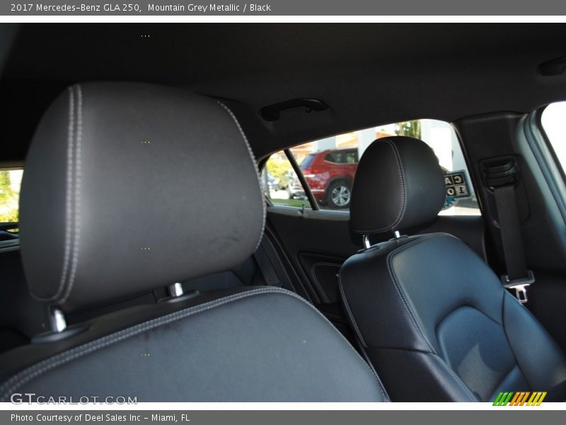 Mountain Grey Metallic / Black 2017 Mercedes-Benz GLA 250