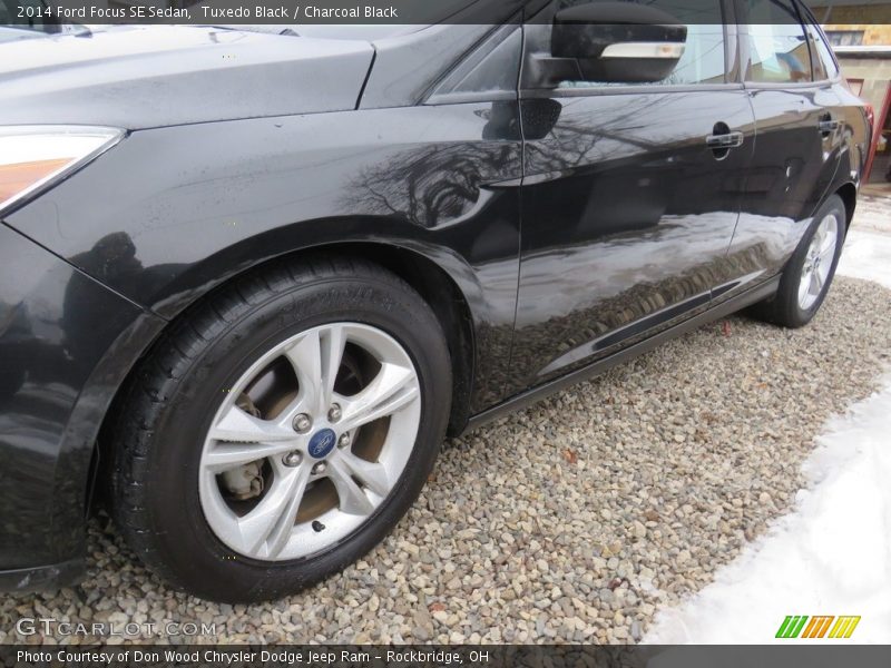 Tuxedo Black / Charcoal Black 2014 Ford Focus SE Sedan