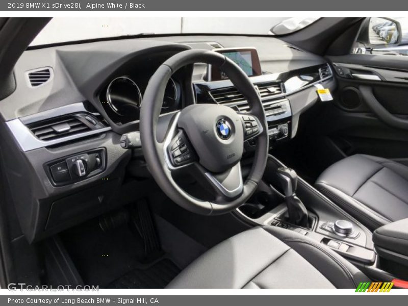 Alpine White / Black 2019 BMW X1 sDrive28i