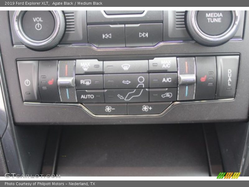 Agate Black / Medium Black 2019 Ford Explorer XLT