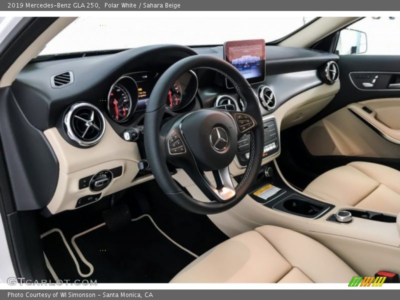 Polar White / Sahara Beige 2019 Mercedes-Benz GLA 250