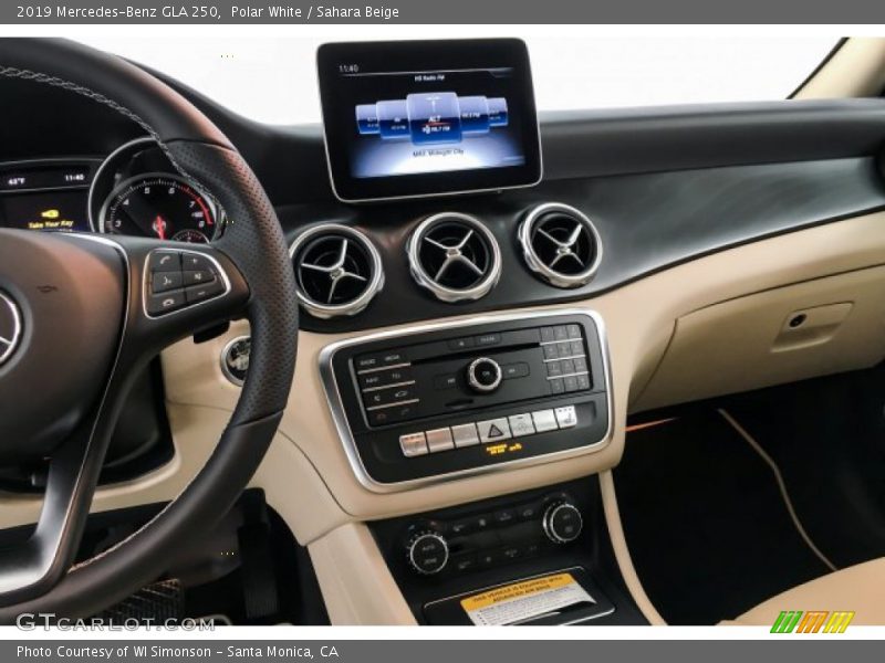 Polar White / Sahara Beige 2019 Mercedes-Benz GLA 250