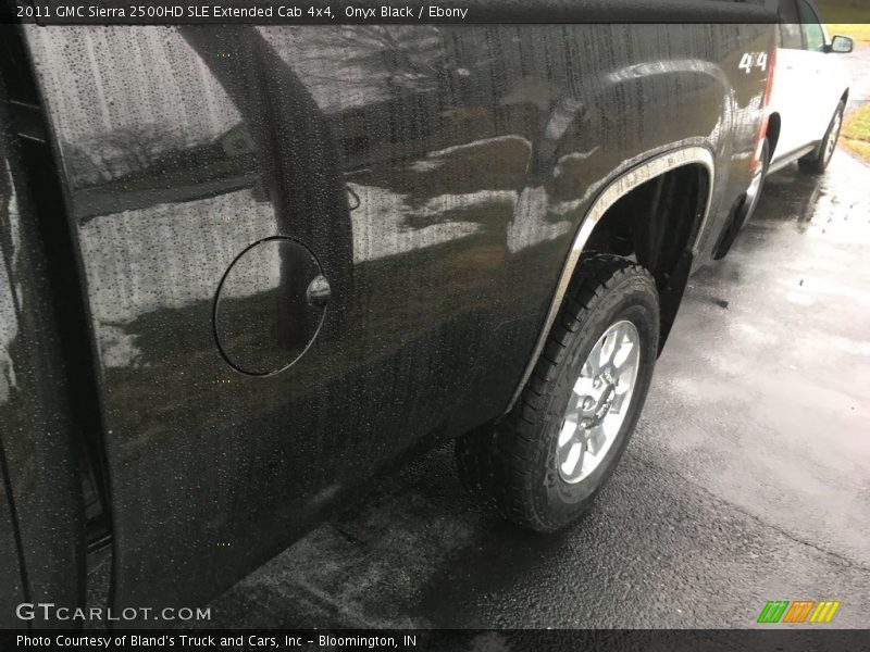 Onyx Black / Ebony 2011 GMC Sierra 2500HD SLE Extended Cab 4x4