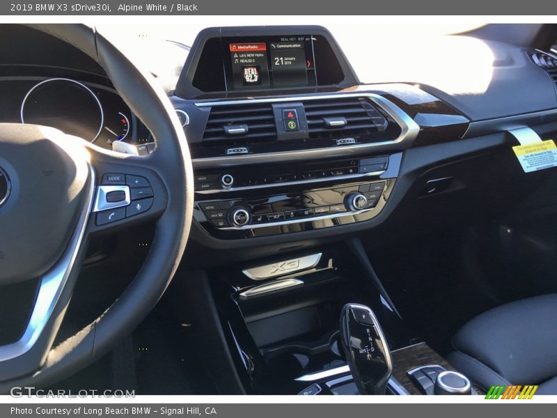 Alpine White / Black 2019 BMW X3 sDrive30i