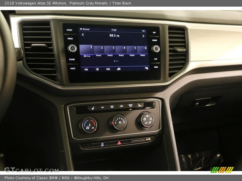 Platinum Gray Metallic / Titan Black 2018 Volkswagen Atlas SE 4Motion