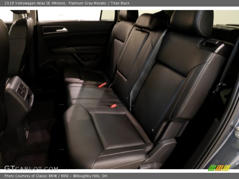 Platinum Gray Metallic / Titan Black 2018 Volkswagen Atlas SE 4Motion