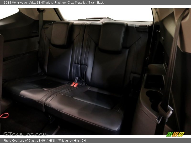 Platinum Gray Metallic / Titan Black 2018 Volkswagen Atlas SE 4Motion