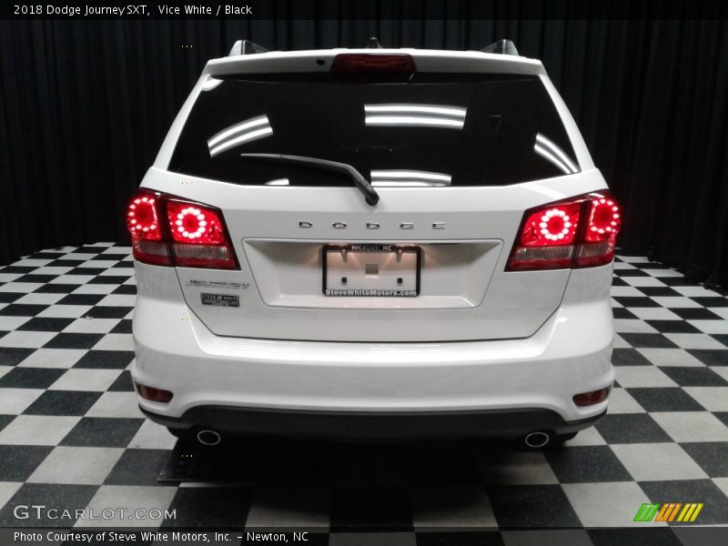 Vice White / Black 2018 Dodge Journey SXT